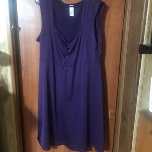 Purple crinch on side dress